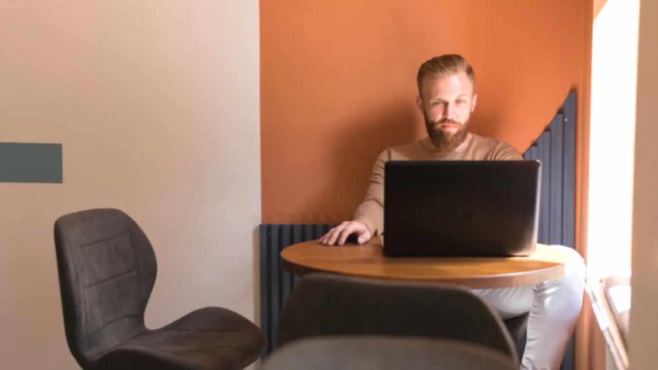 Teilnehmer während einer praktischen Übung zum bewussten Zuhören